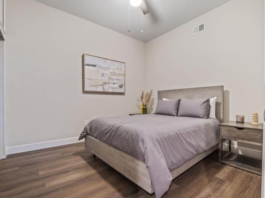 4Bedroom/ 2bath 2100sq ft Thorton Park Master Suite