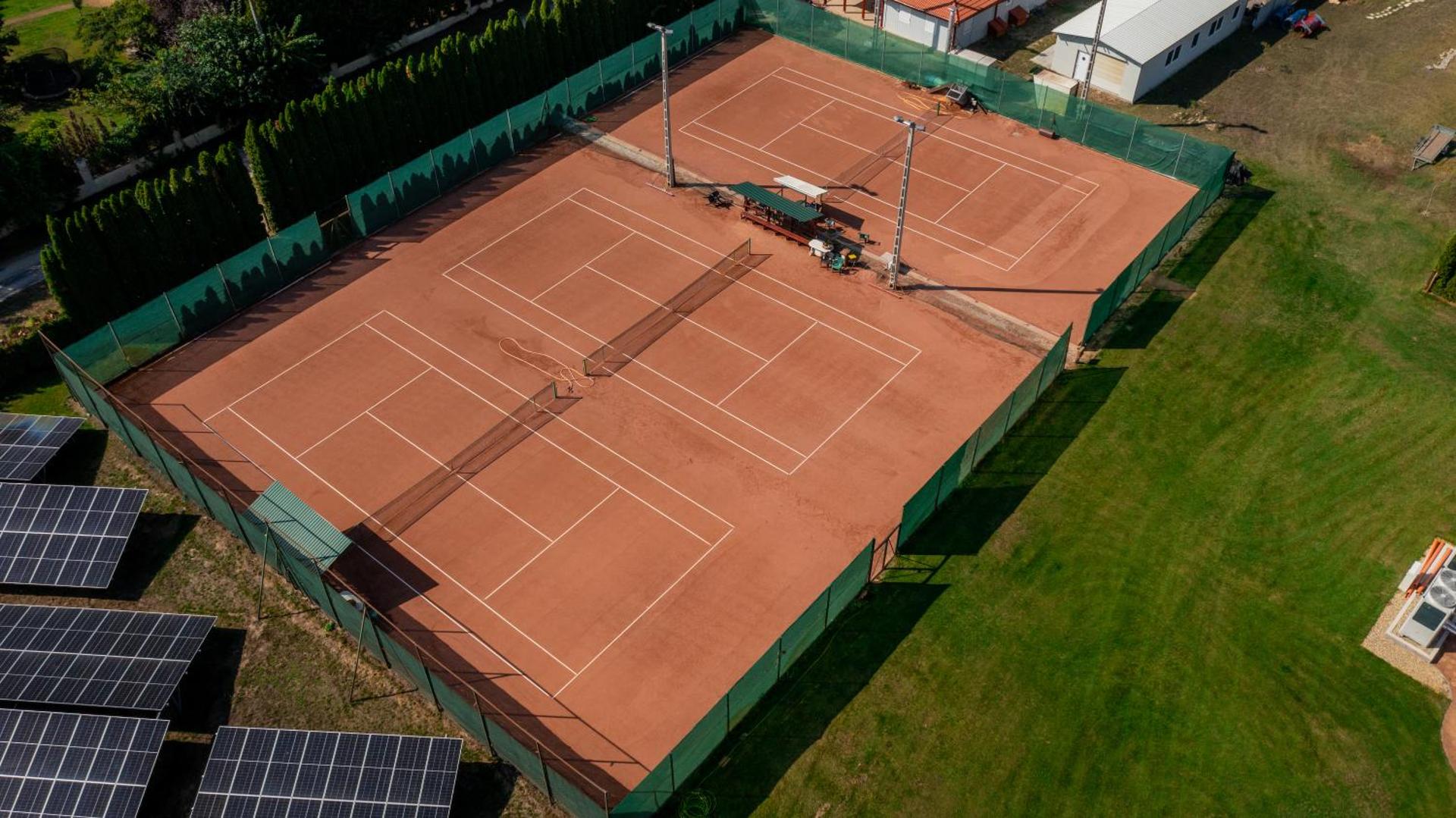 Tennis court