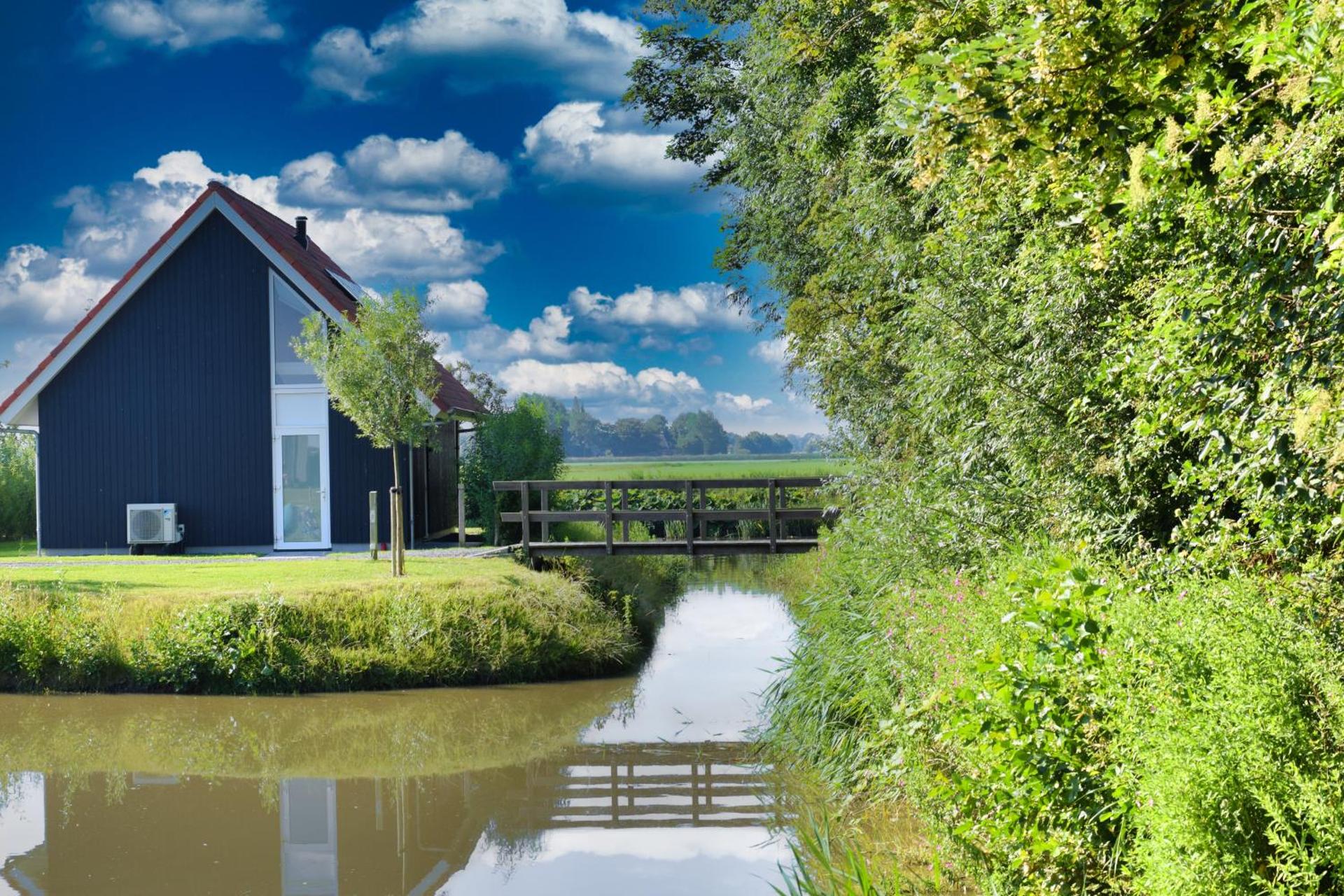 Vakantiehuis aan het water met hottub