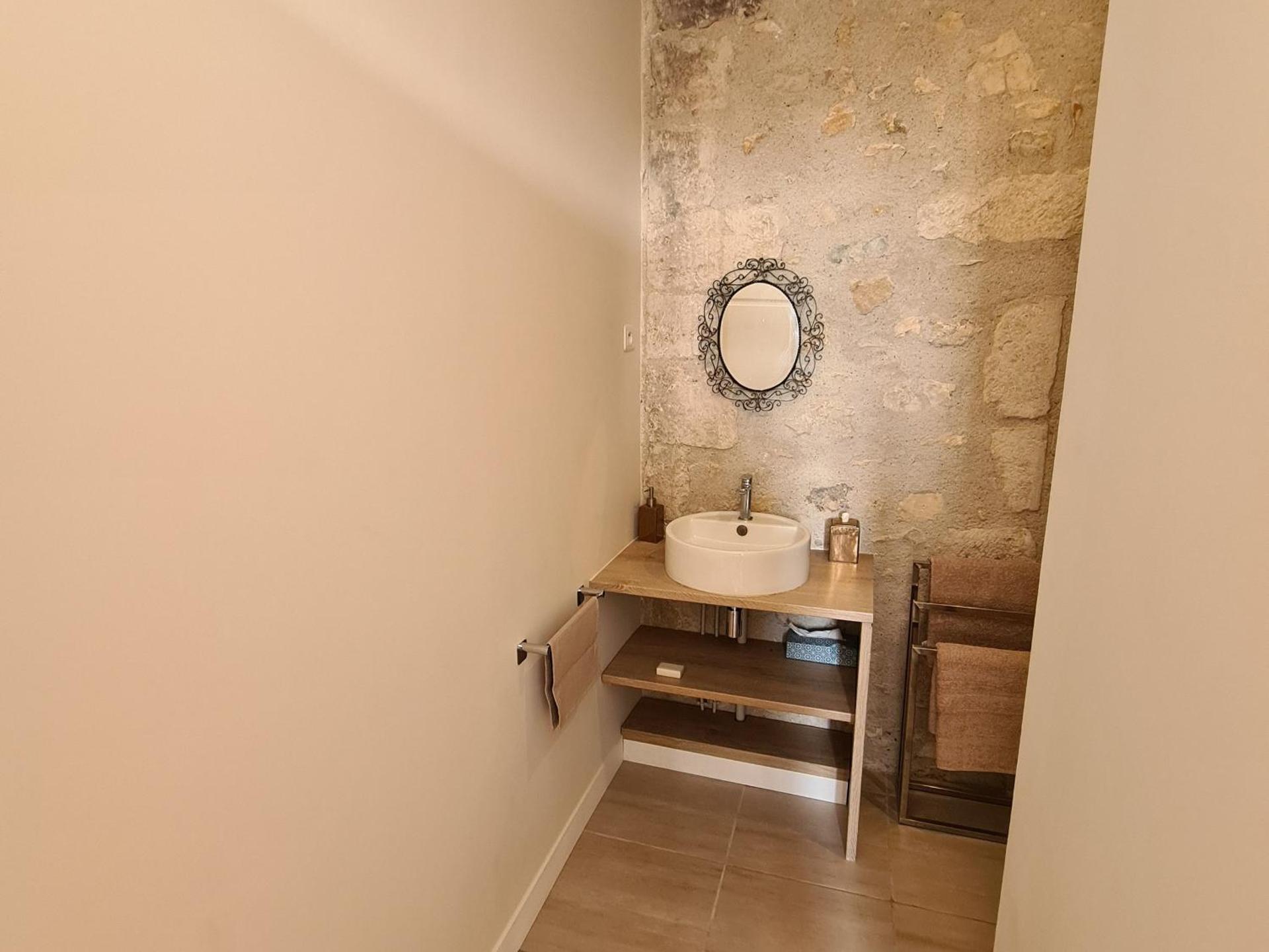 Demeure restaurée avec chambres privatives, proche Loire, vignes et activités outdoor - FR-1-590-240