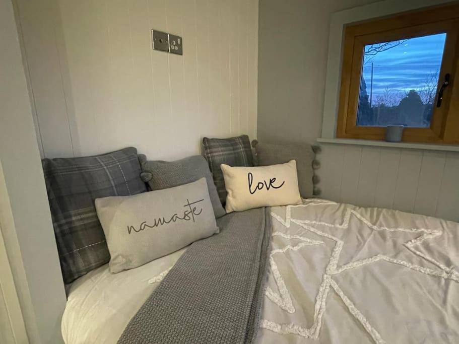 The Hut@Trefechan Wen - Coastal Coziness!