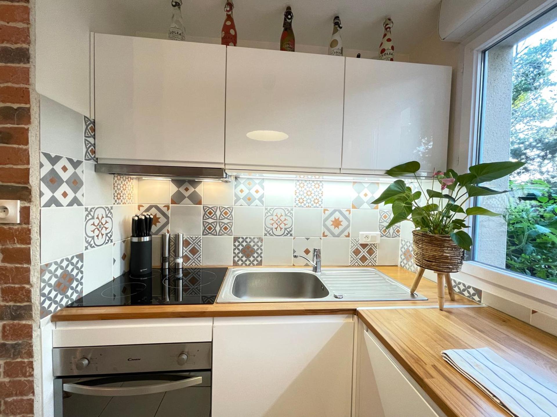 Kitchen or kitchenette