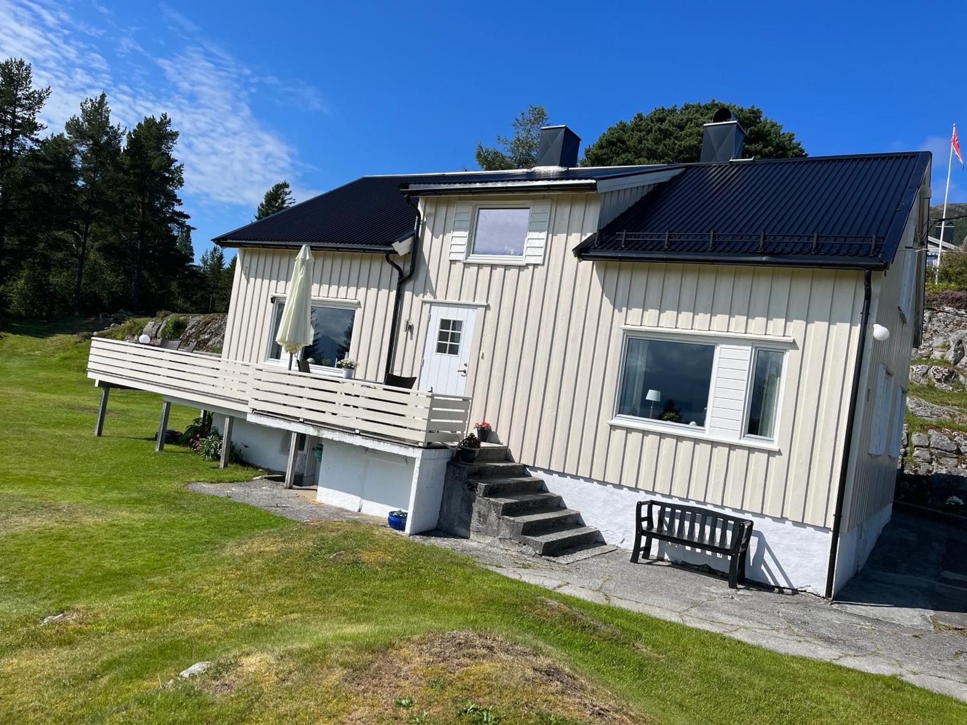 Sjarmerende og romslig bolig, omgitt av vakker natur