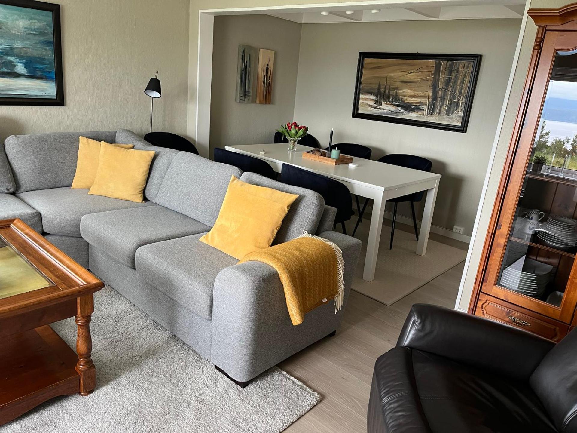 Sjarmerende og romslig bolig, omgitt av vakker natur