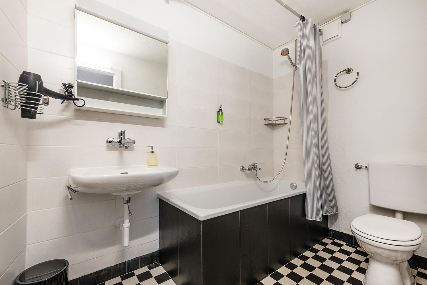 SOHO F !Gratis Parken, Free Parking!