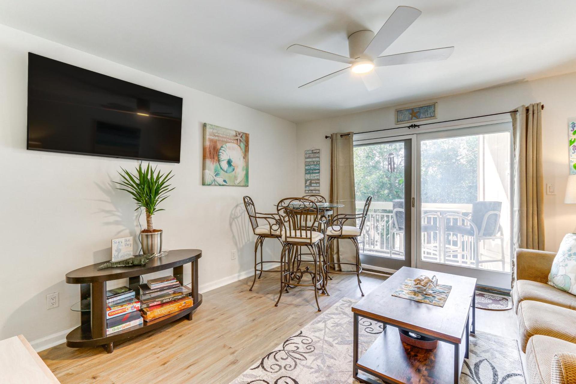 Hilton Head Island Condo with Coligny Beach Access!