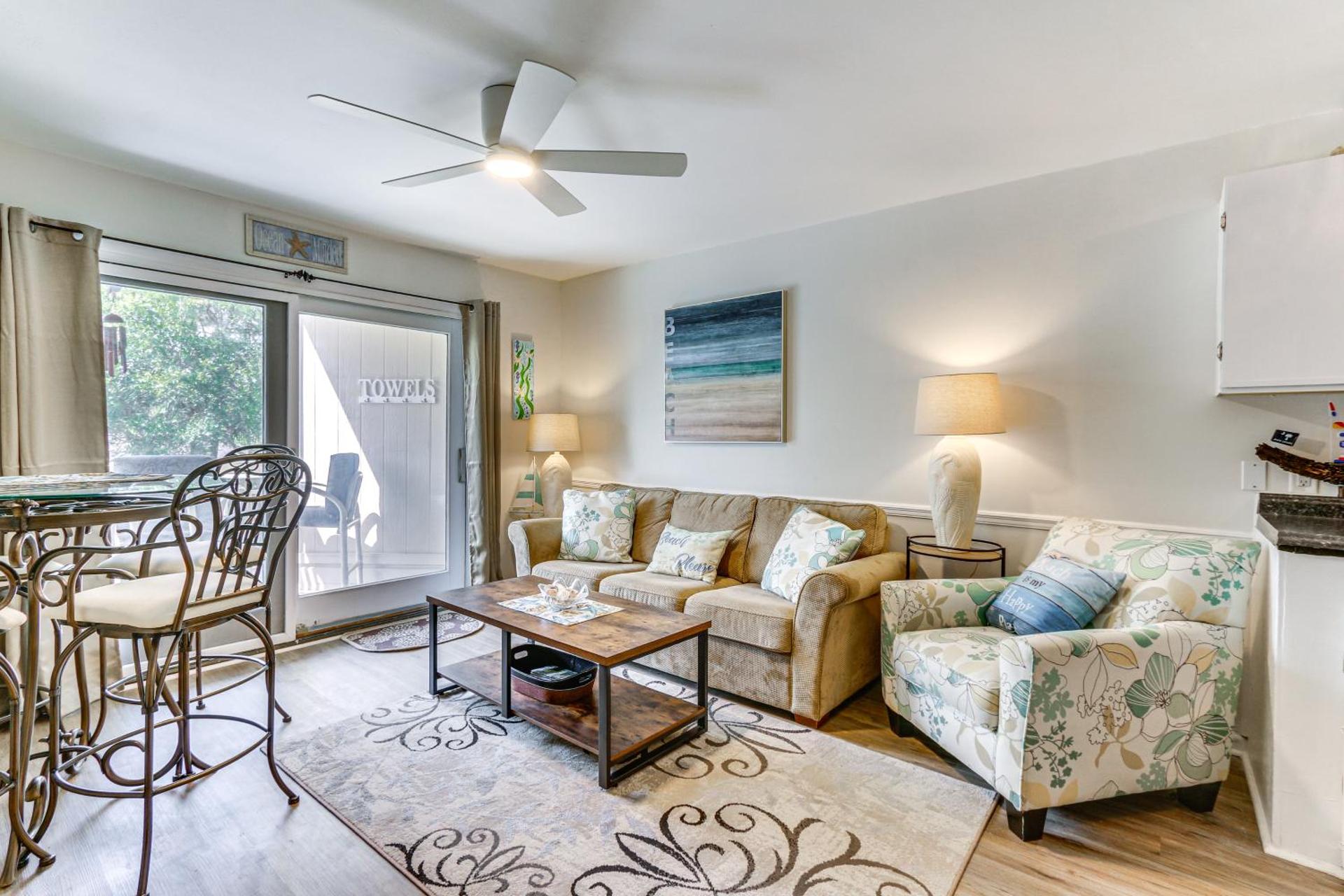 Hilton Head Island Condo with Coligny Beach Access!
