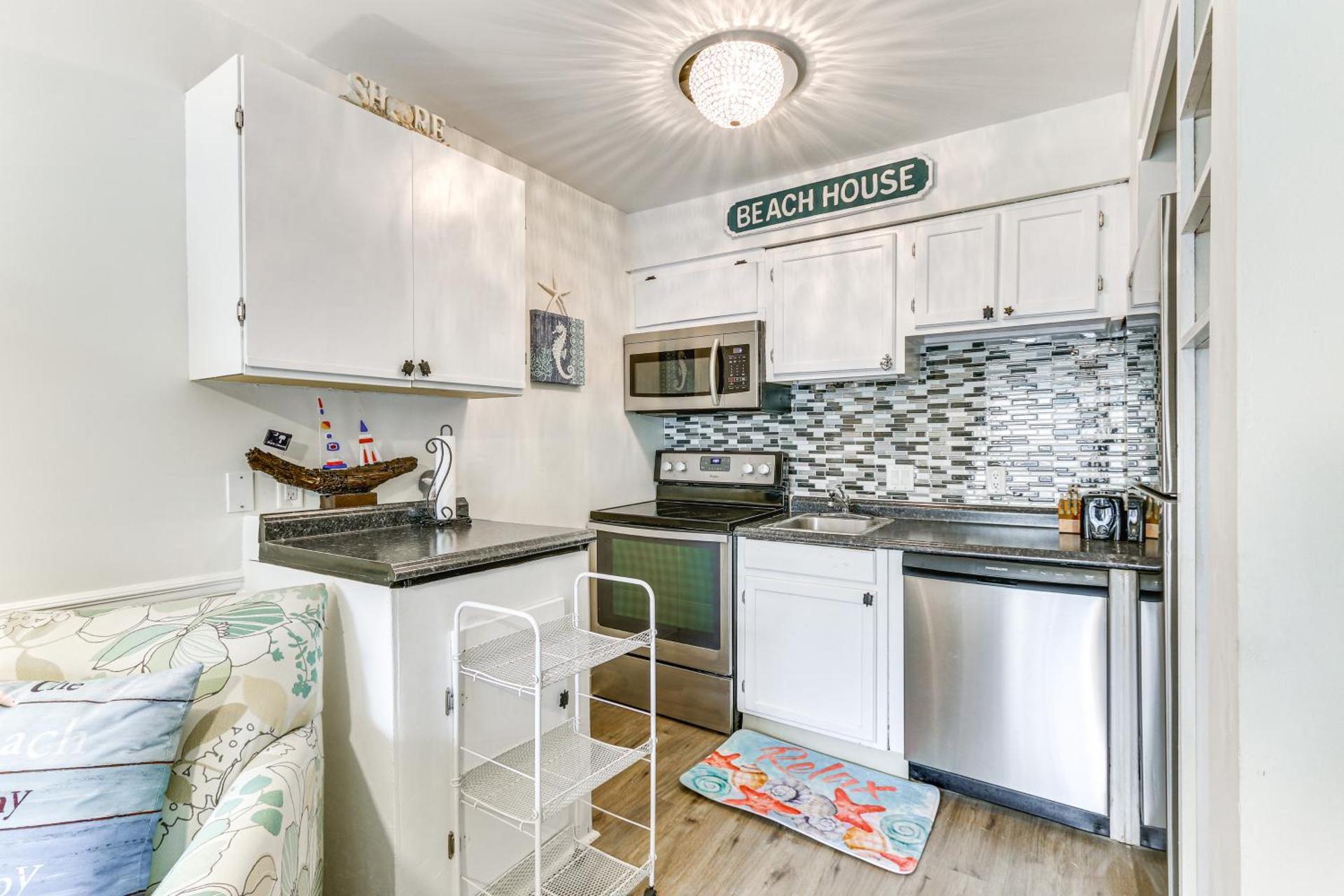 Hilton Head Island Condo with Coligny Beach Access!