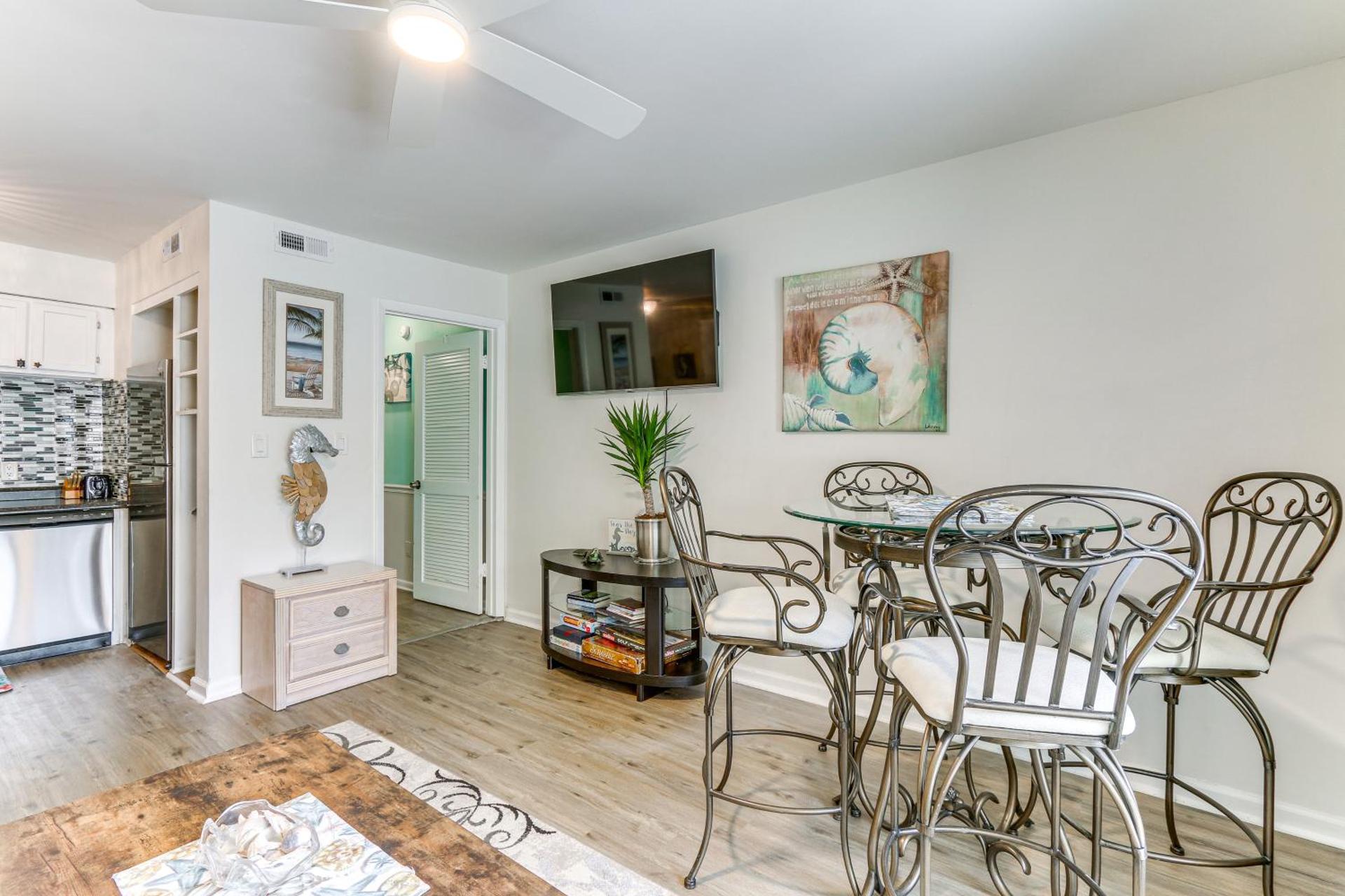 Hilton Head Island Condo with Coligny Beach Access!