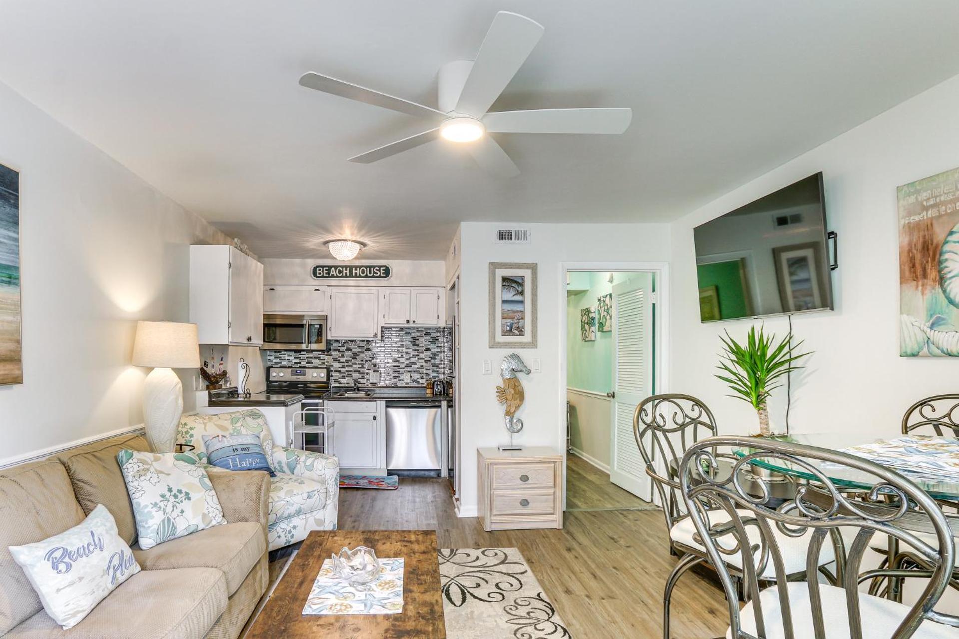 Hilton Head Island Condo with Coligny Beach Access!