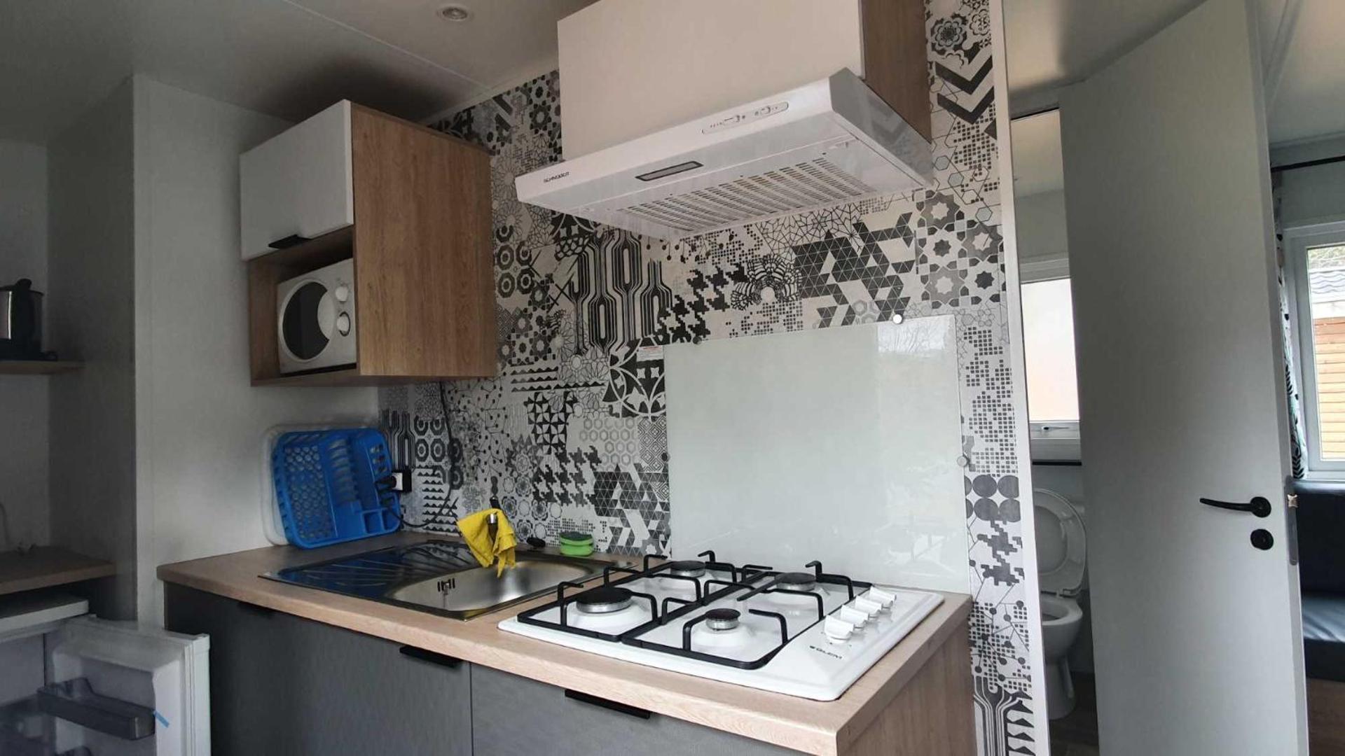 Kitchen or kitchenette