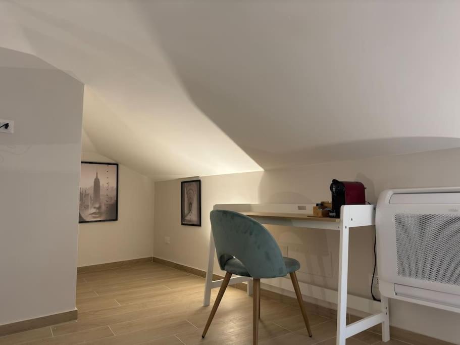 Fronte lago , mansarda da favola