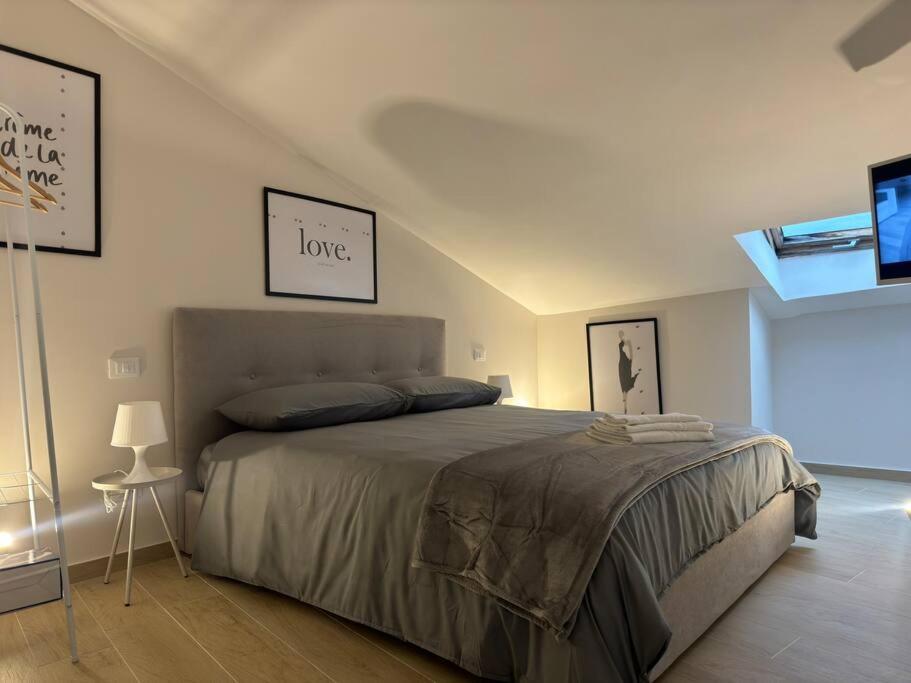 Fronte lago , mansarda da favola