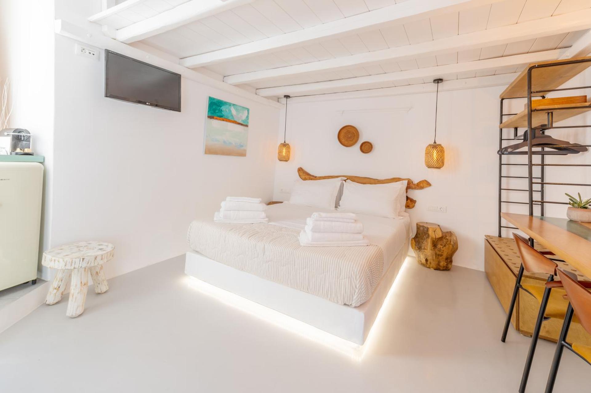 MYKONOS VIBES TOWN LOFT