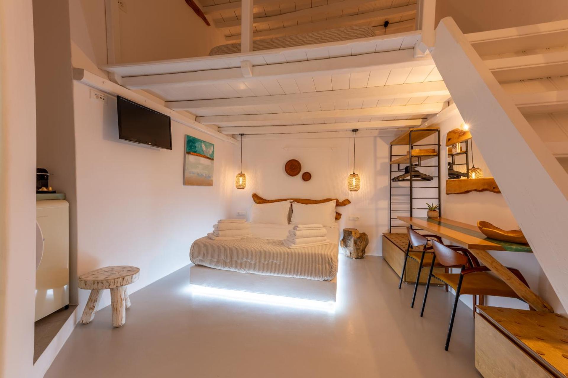 MYKONOS VIBES TOWN LOFT