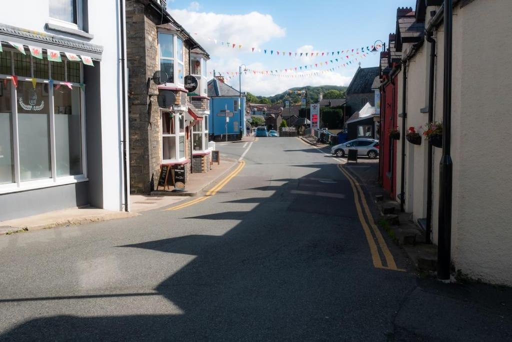 Yr Hen Efail - Old Smithy