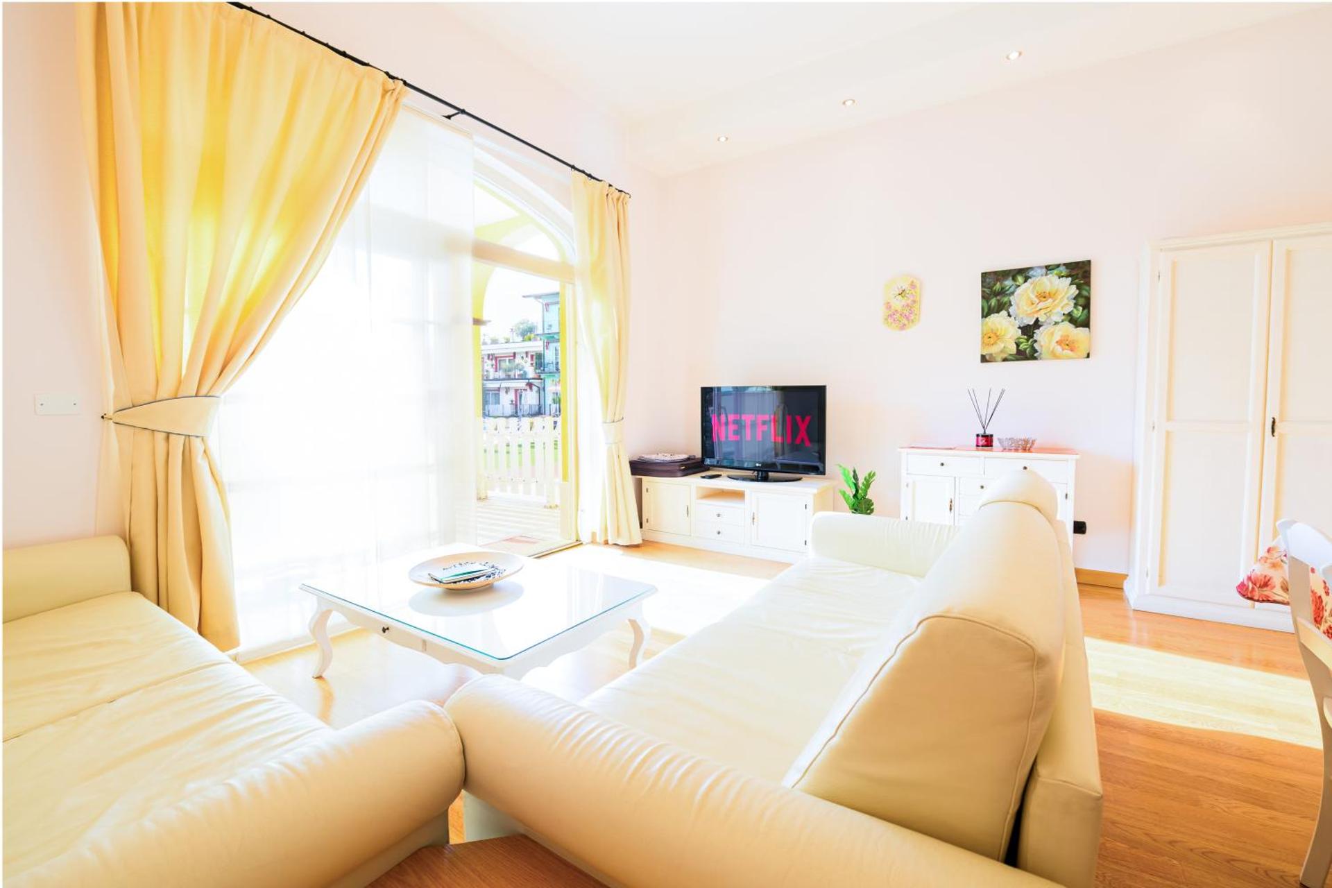 Communal lounge/ TV room