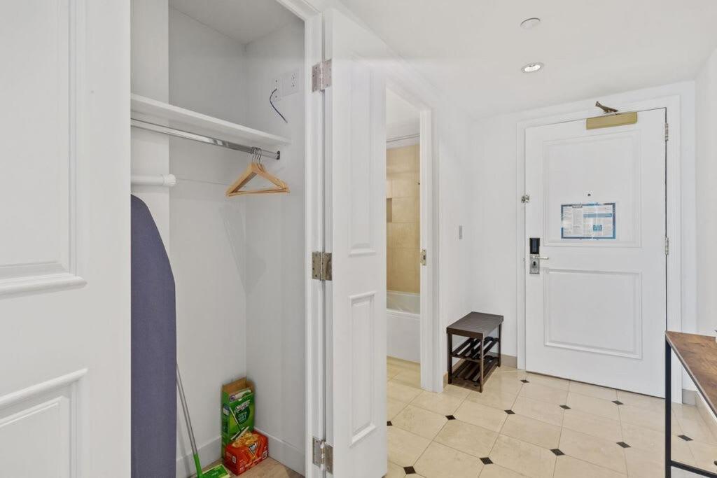 CozySuites 2BR 3BA Condo at Showboat