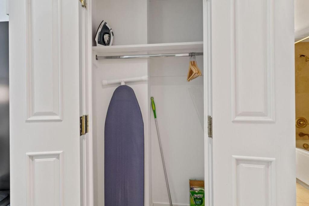 CozySuites 2BR 3BA Condo at Showboat