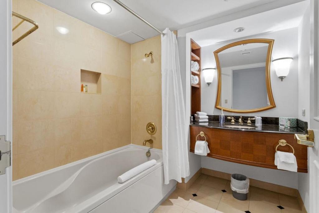 CozySuites at Showboat 1BR 2BA OceanFront Villa