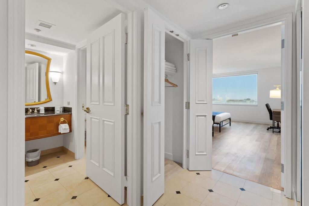 CozySuites at Showboat 1BR 2BA OceanFront Villa