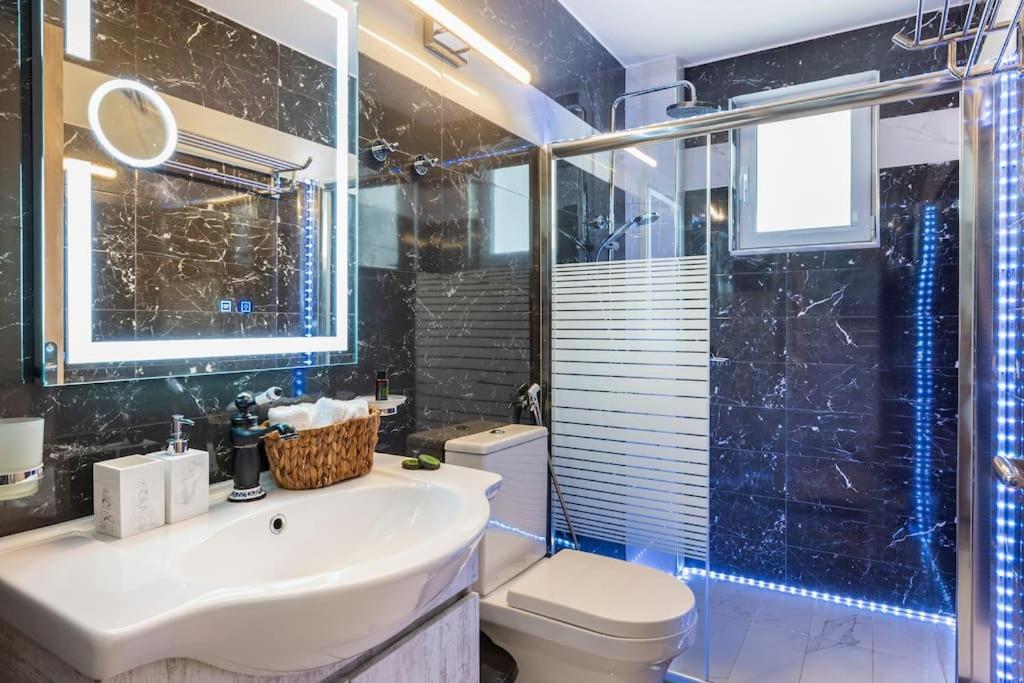 Arcade central retro apartment