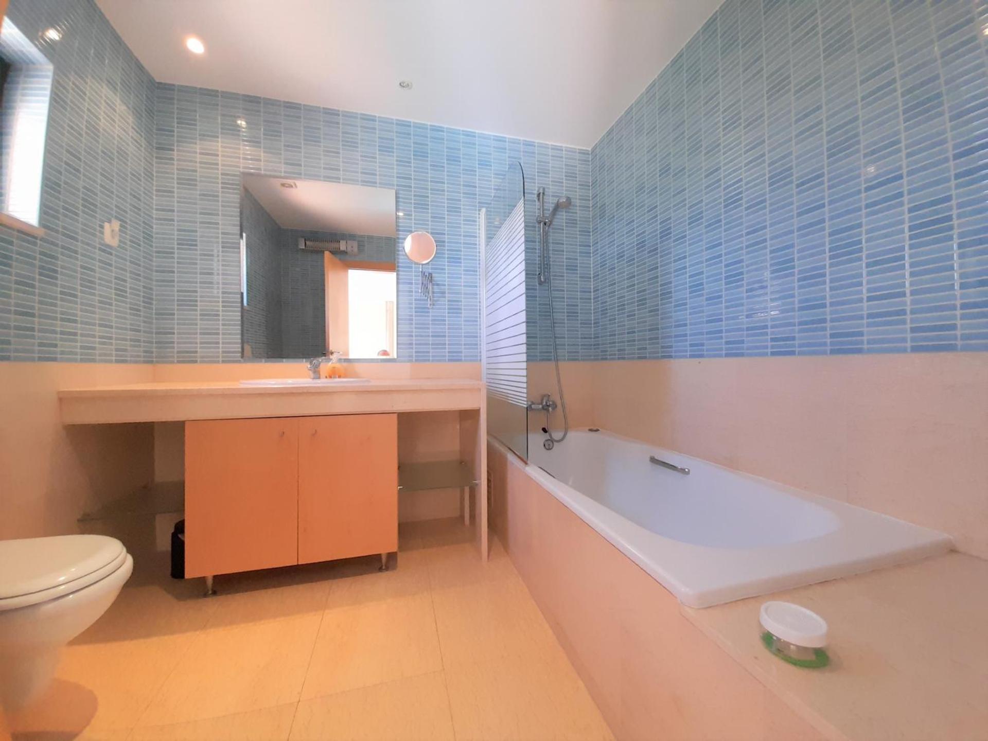 Villa Paula with Private Pool Close to the Beach and Strip