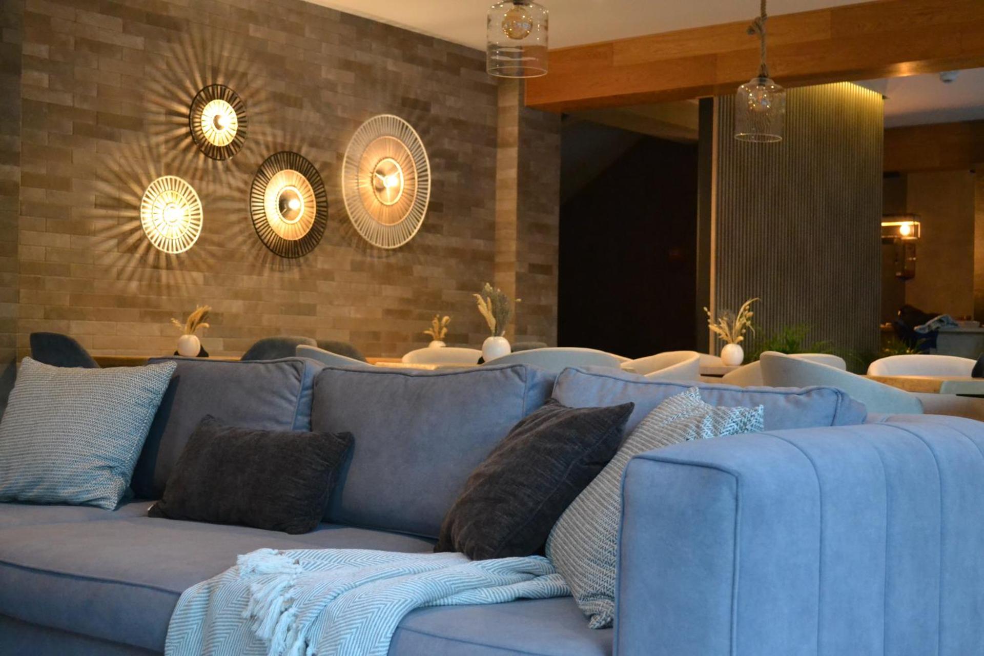 Communal lounge/ TV room