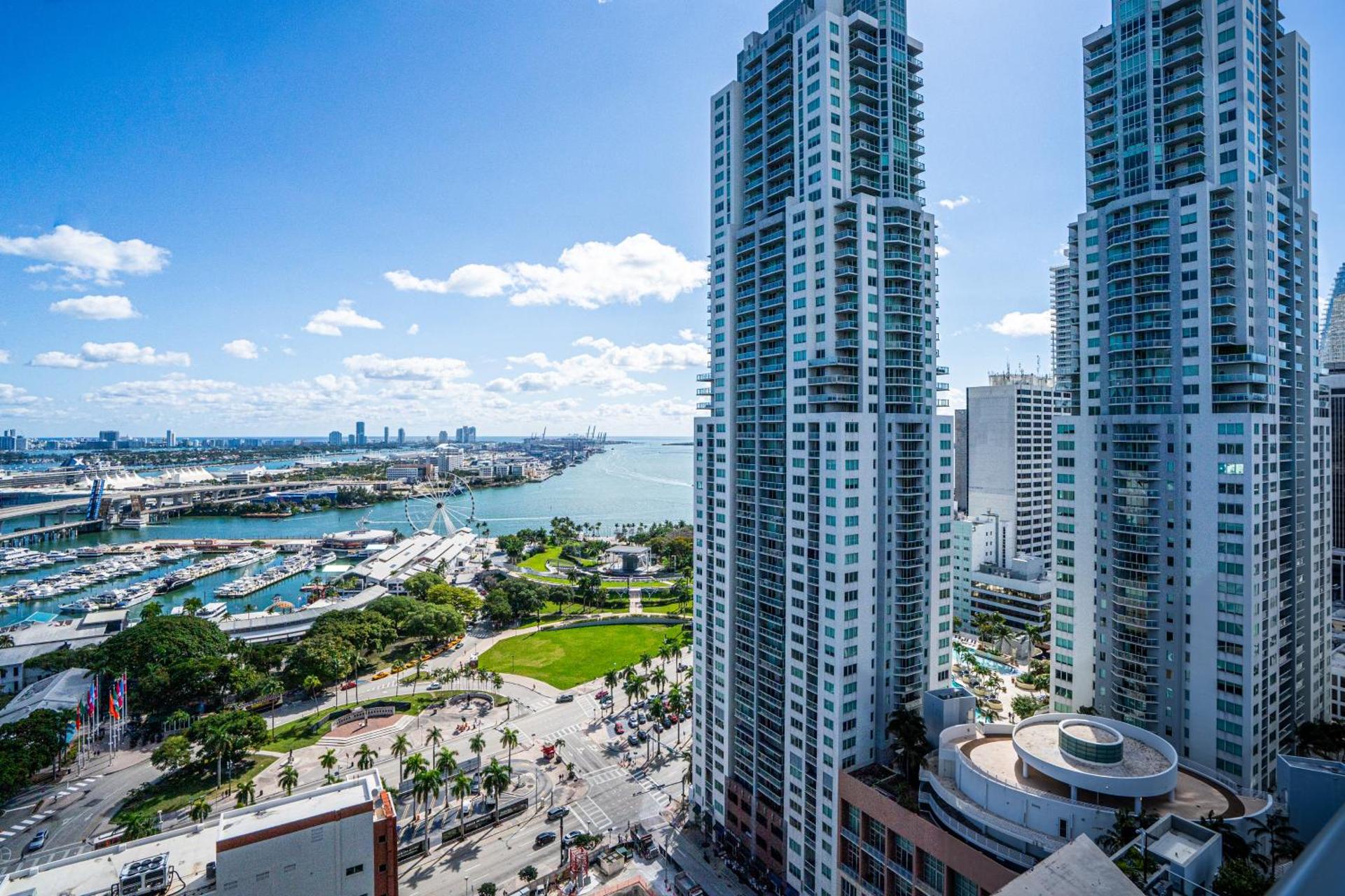 Devereaux Miami 2 Bedroom, 1 Bedroom, and Studio Condos with Balconies