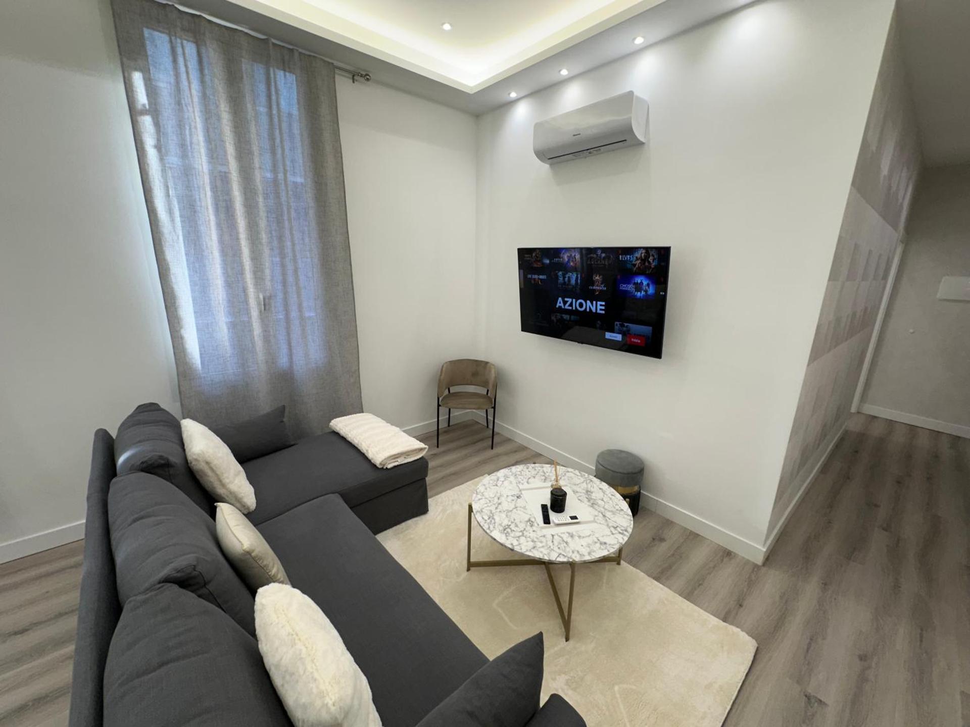 Elsa & Reseda Apartments