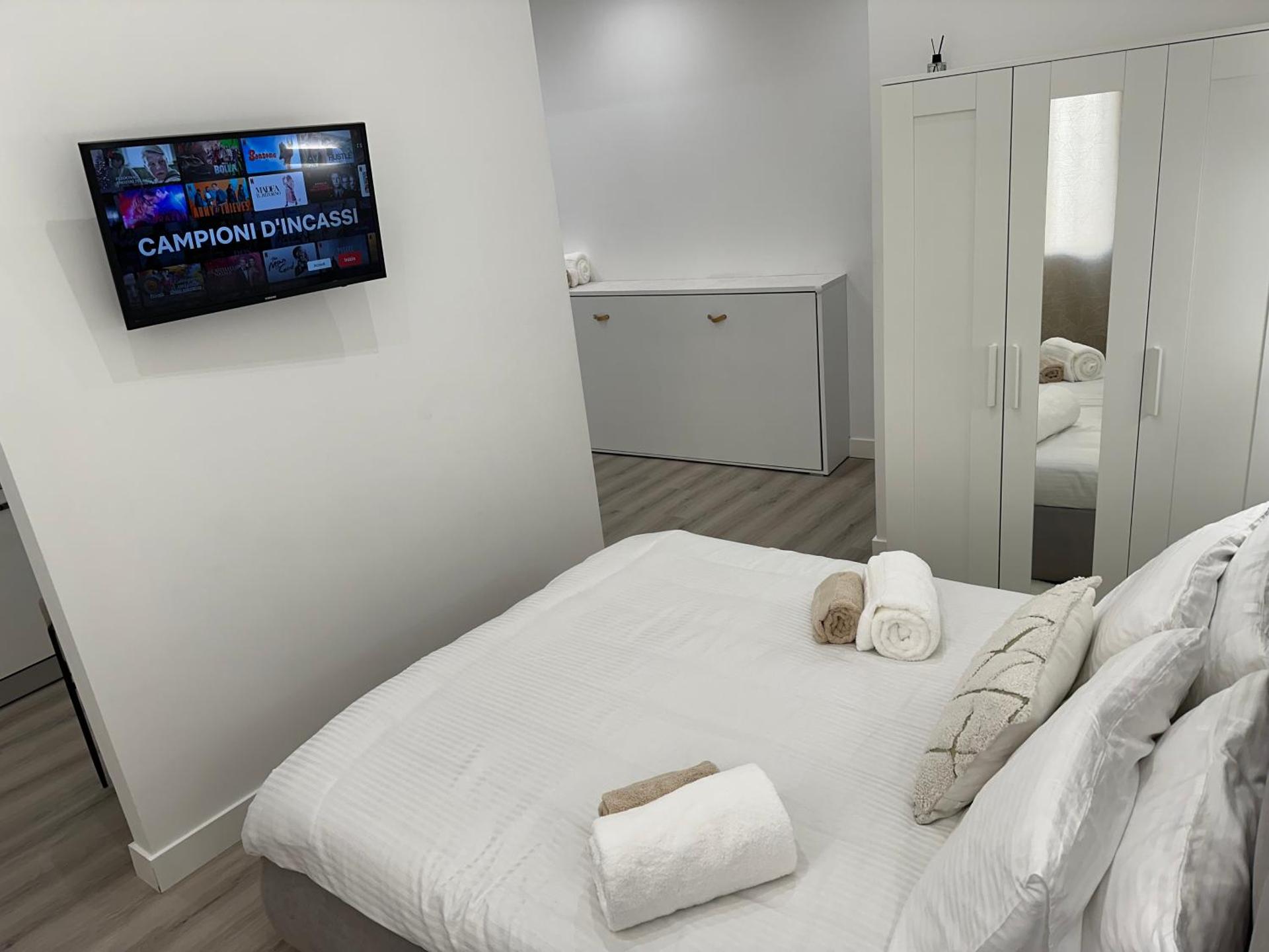 Elsa & Reseda Apartments