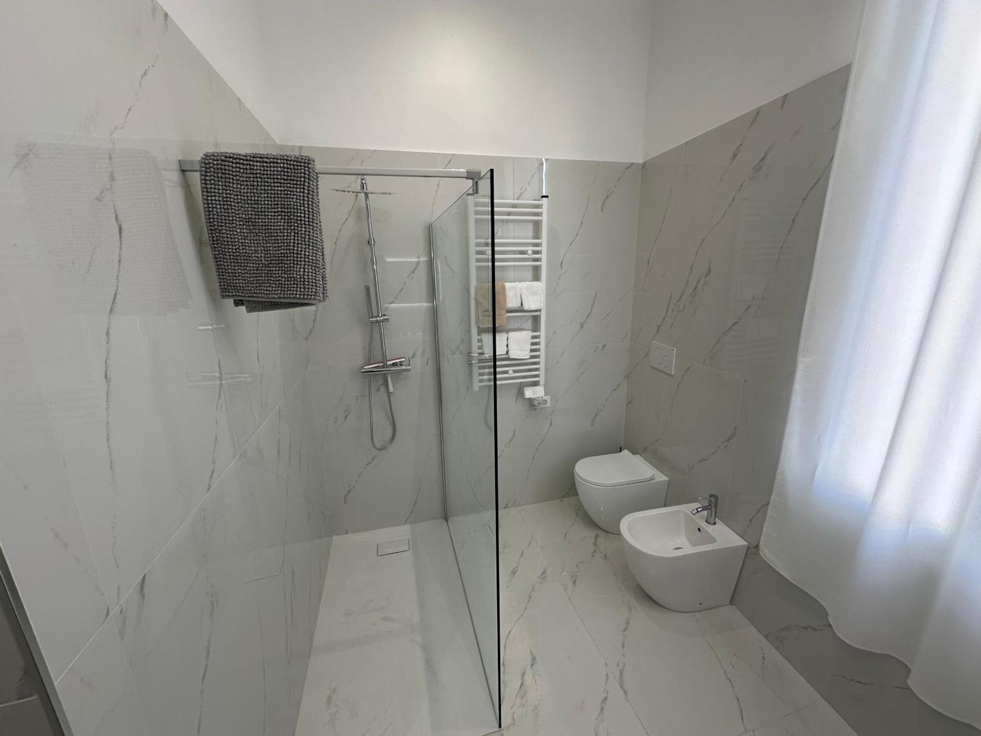 Elsa & Reseda Apartments