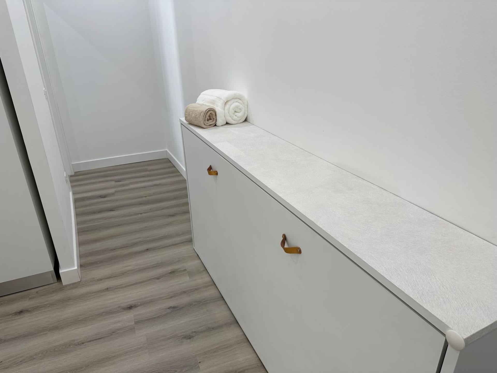 Elsa & Reseda Apartments