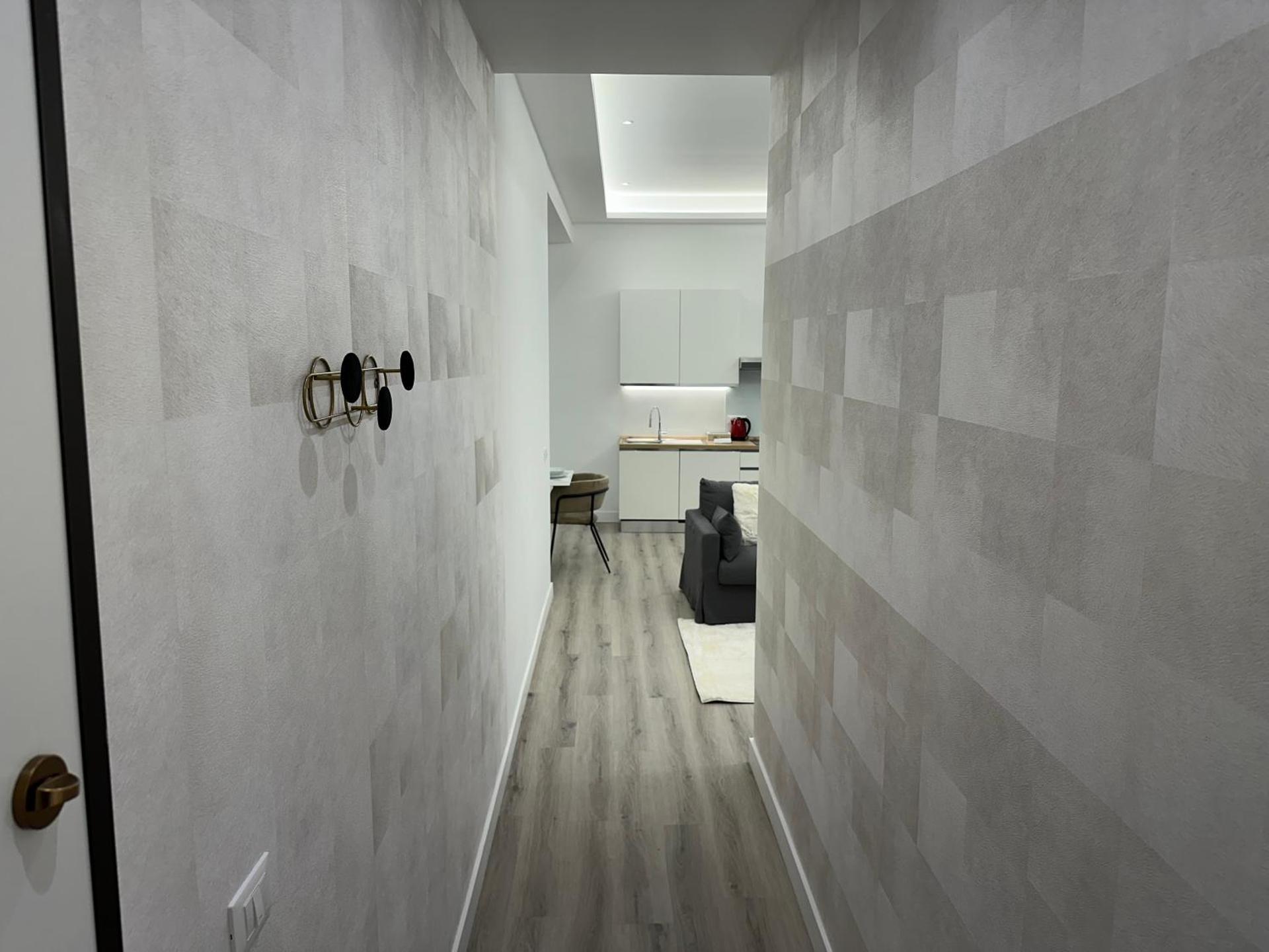 Elsa & Reseda Apartments