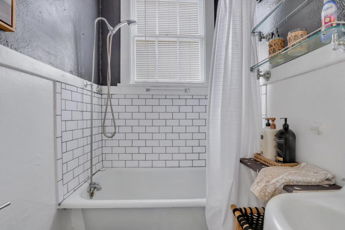 Southern Belle on Oglethorpe Square