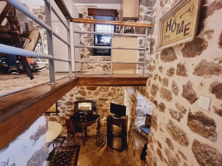 Βίλα Ελιά Παραδοσιάκο σπίτι στην Αμφίκλεια