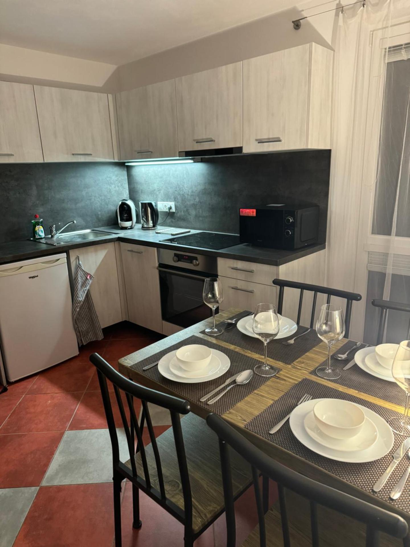 Kitchen or kitchenette