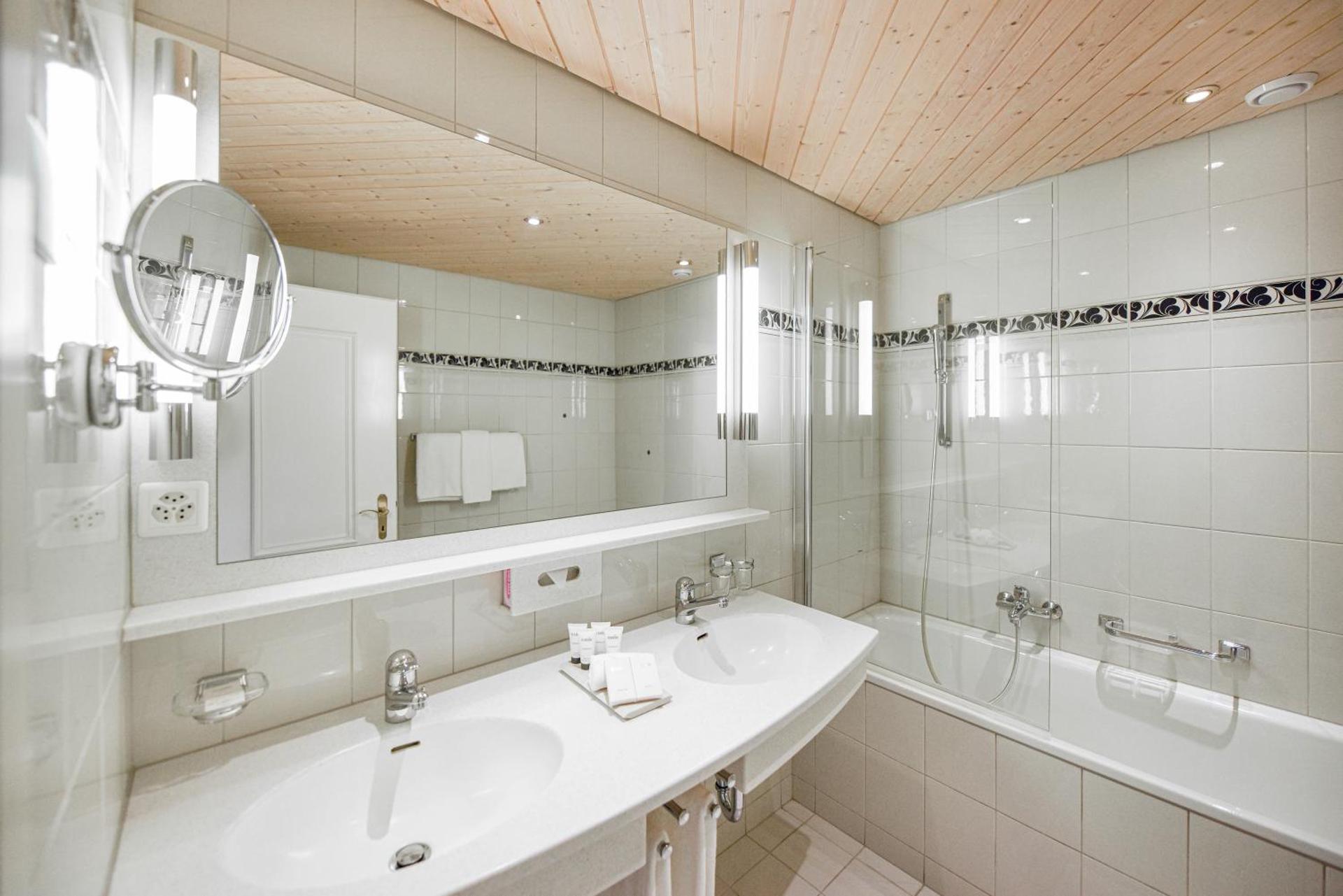 Deluxe Double Room Classic with balcony