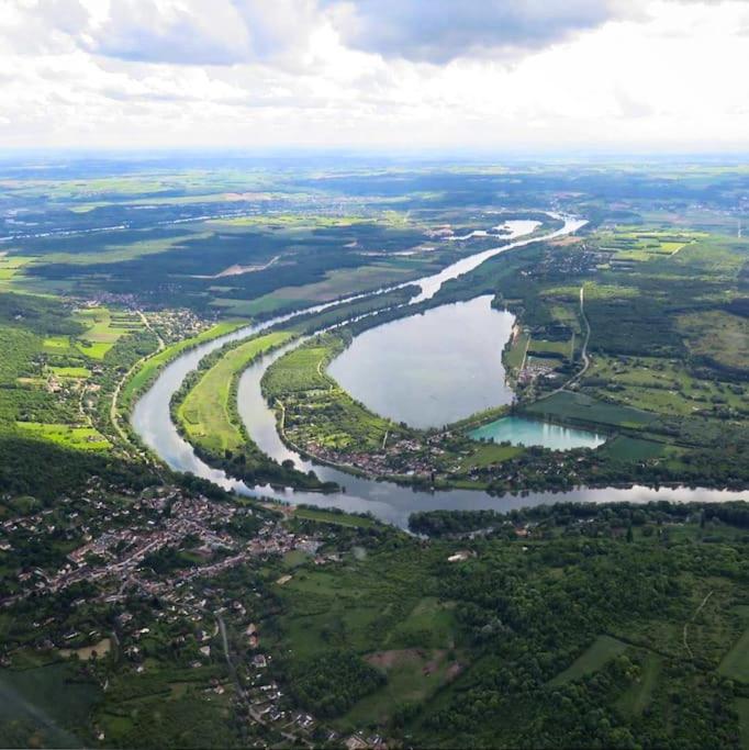 Holiday home at the edge of La Seine near Giverny