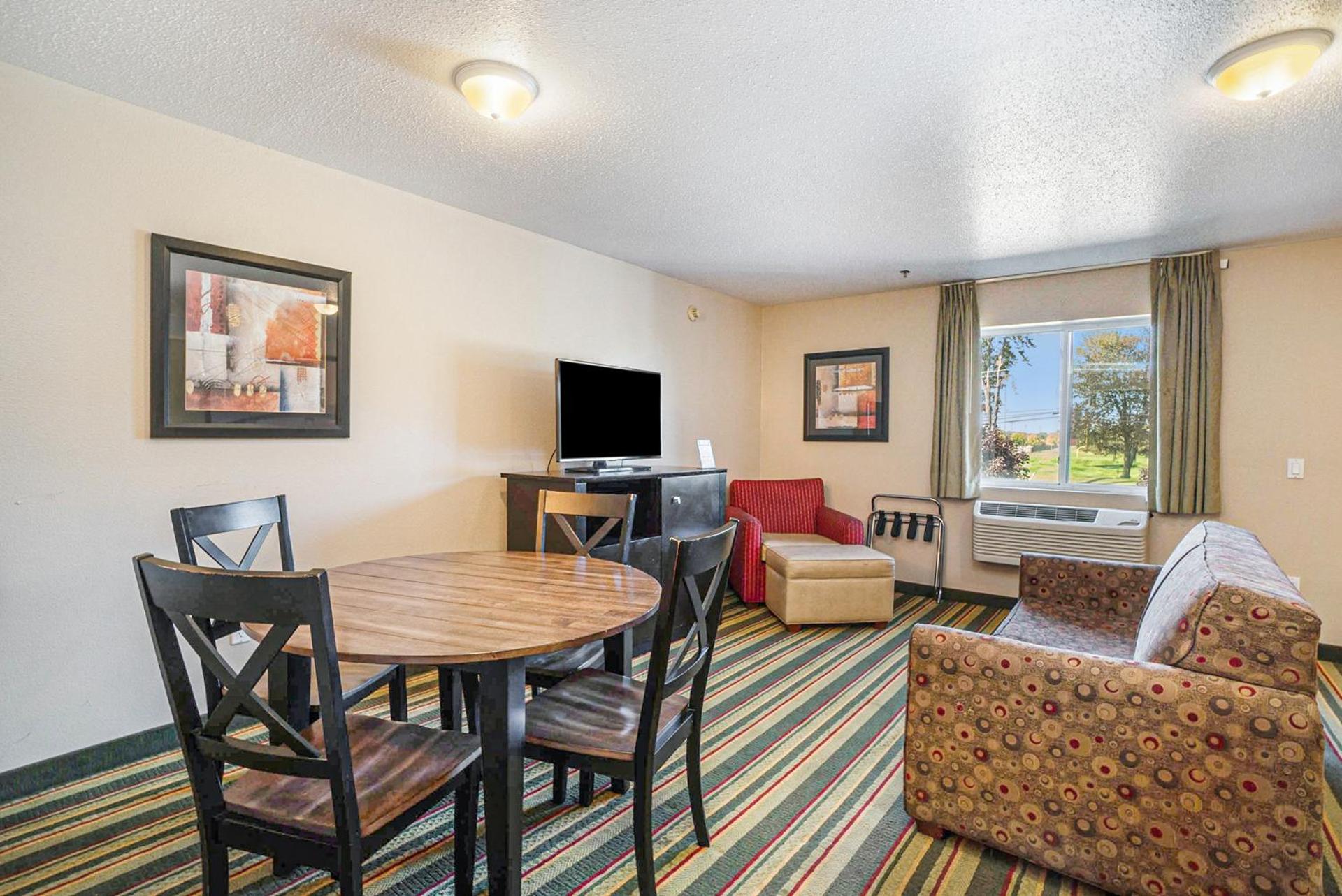 Super 8 by Wyndham Mt. Pleasant