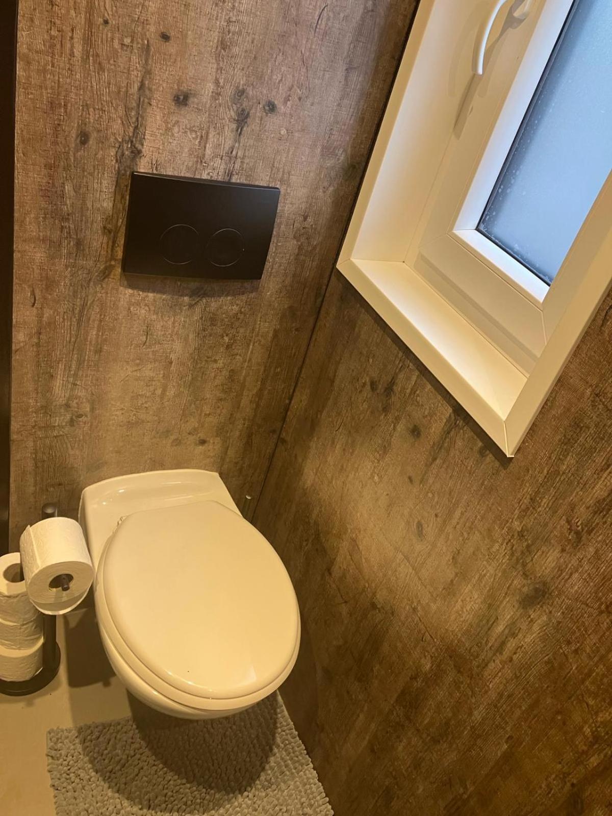 Schitterend 4 persoons Tinyhouse met HOTTUB aan de bossen in Putten 4-16