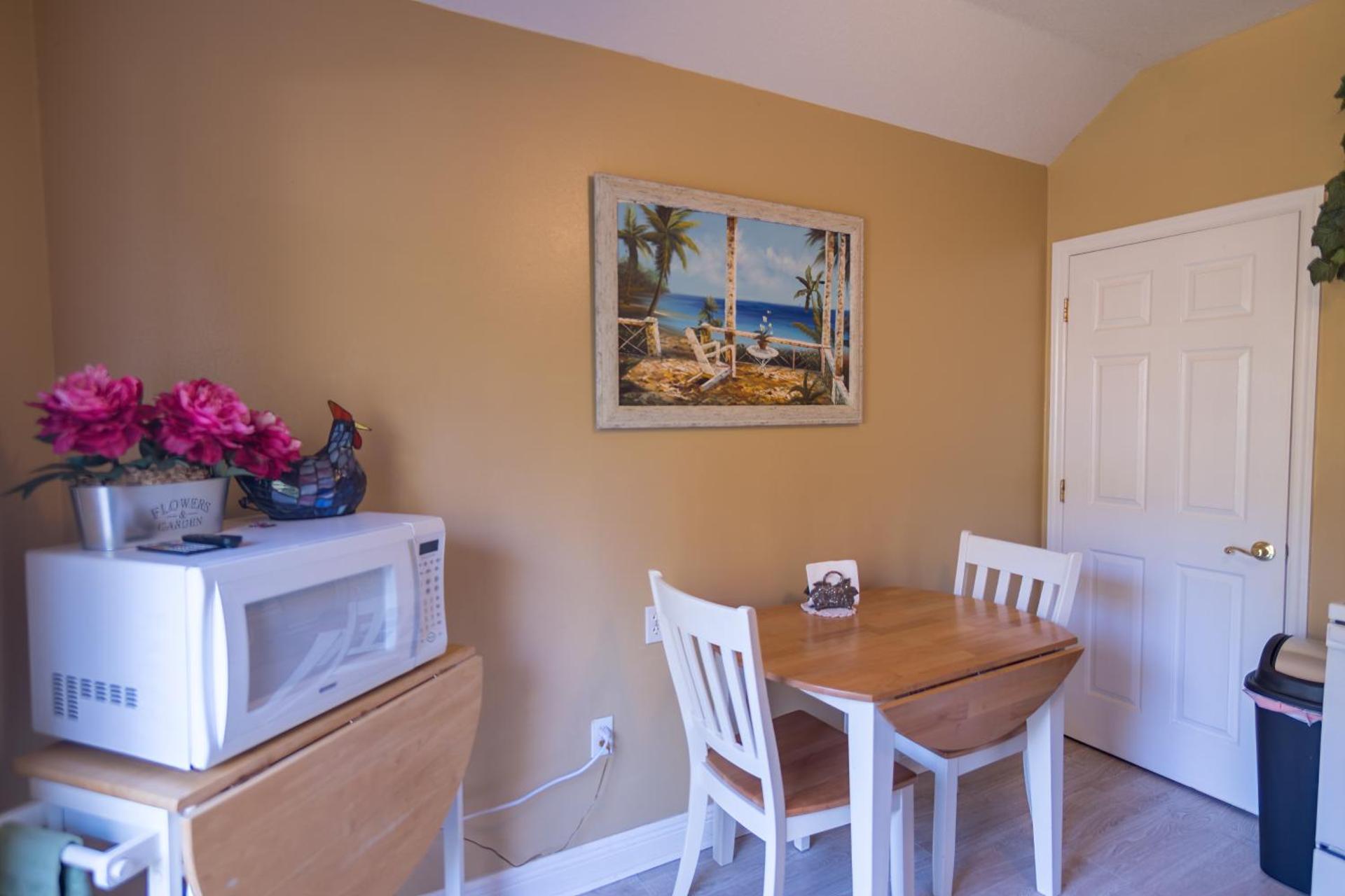 Paradise in a country setting 1100 sq ft apartment