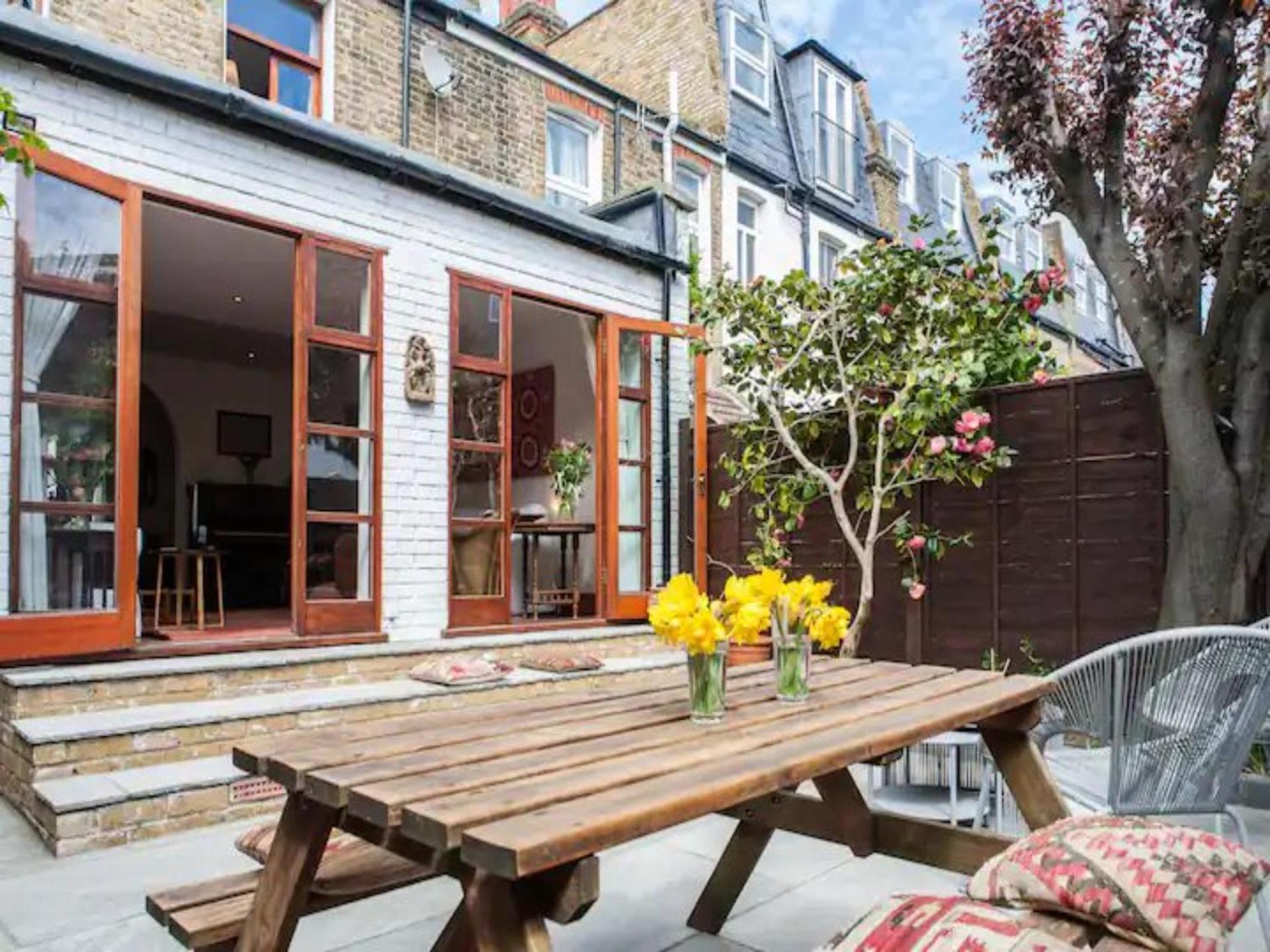 Mediterranean Garden Home - Pass the Keys