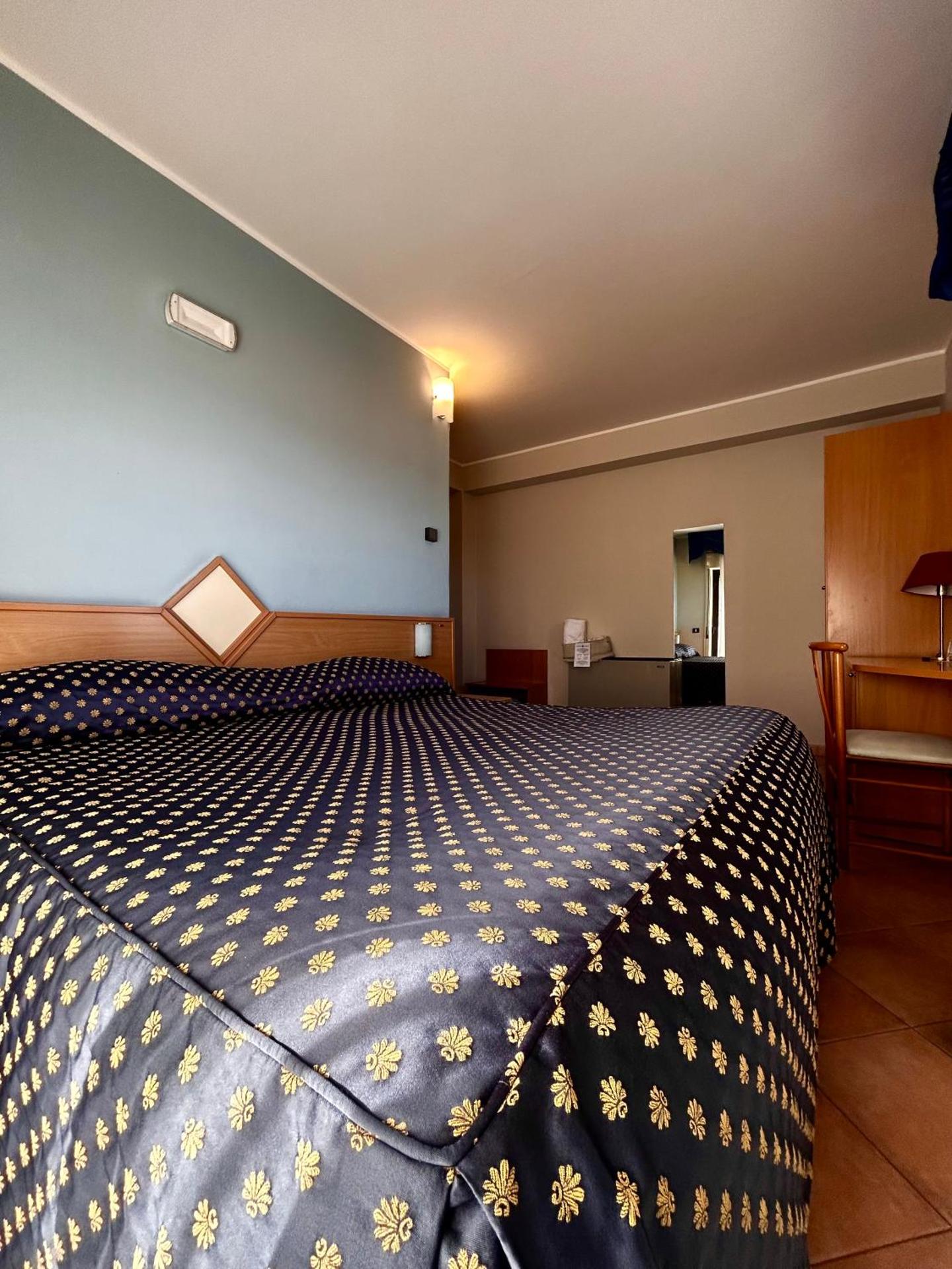 Doppel- oder Zweibettzimmer