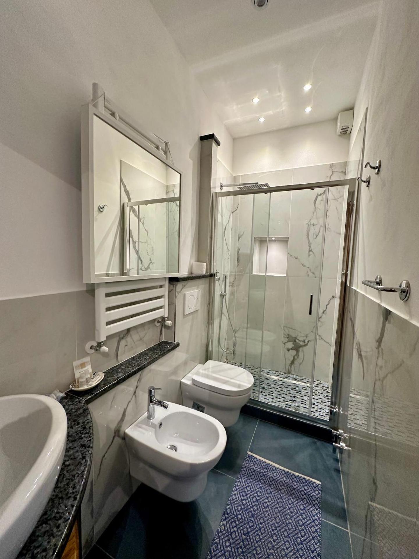 The Vernazza Main Plaza - Rooms & Apartment