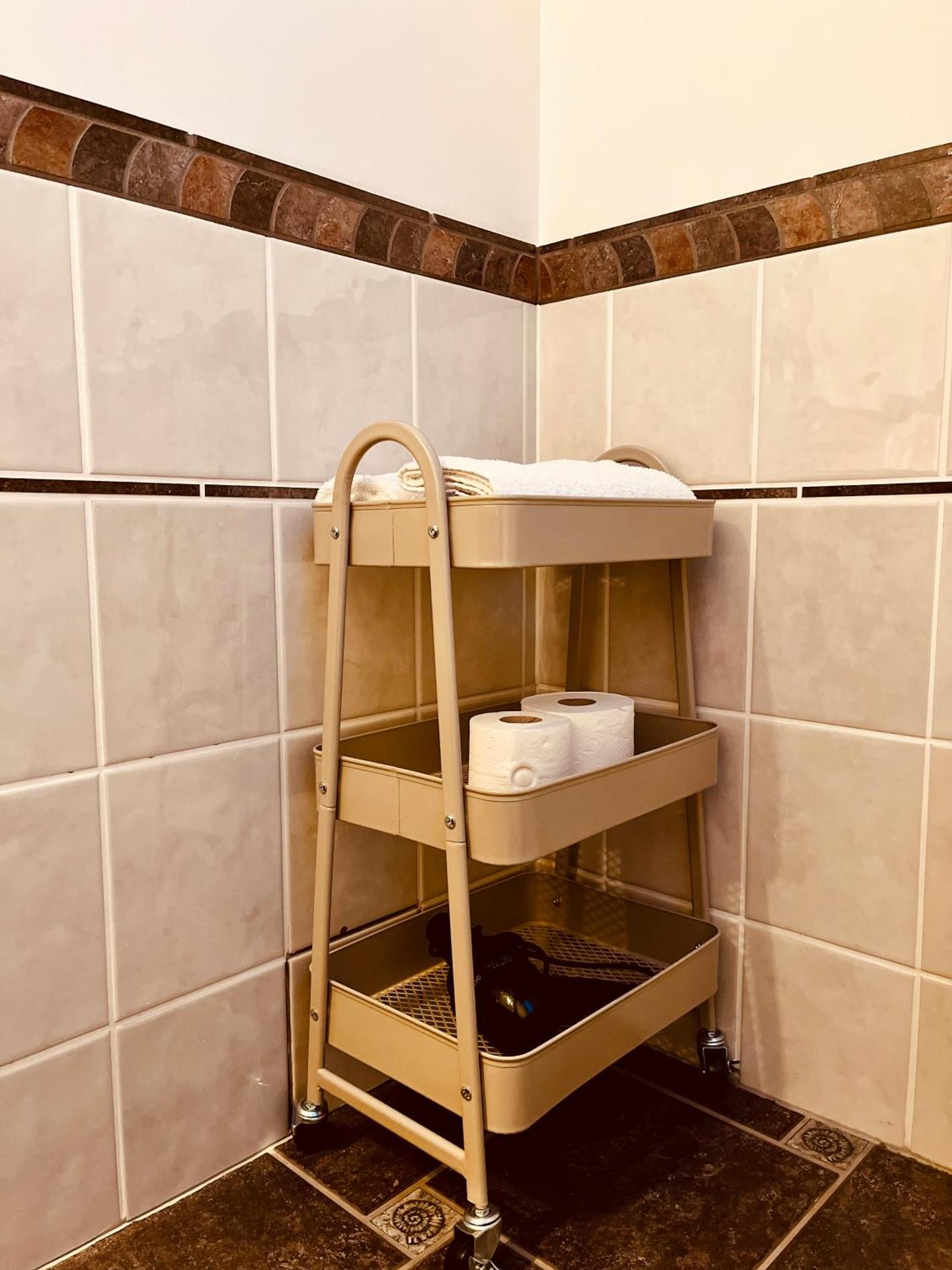 b e d & a g e d e s i g n -medium- wunderschönes Zimmer mit Bad - Rechnungserstellung für Geschäftsreisende & Firmen