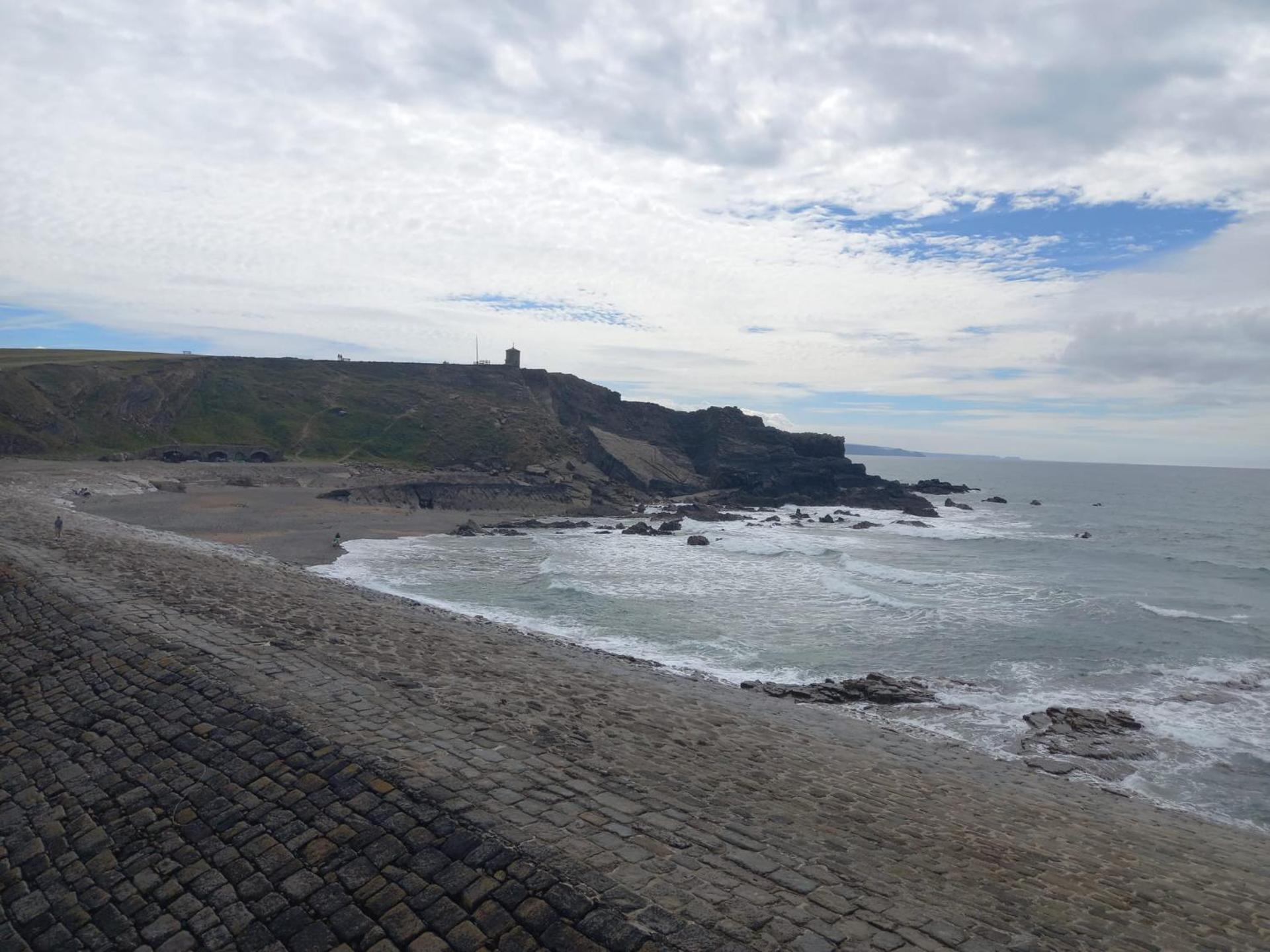 Cosy 3 Bedroom House on Cornish estate with pool