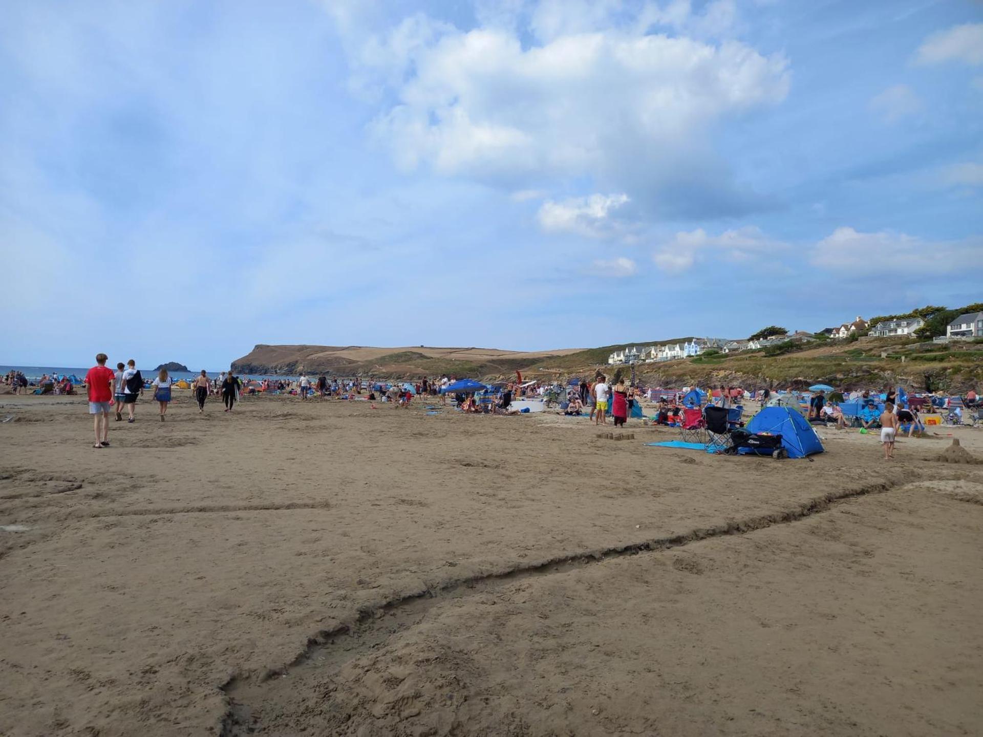 Cosy 3 Bedroom House on Cornish estate with pool