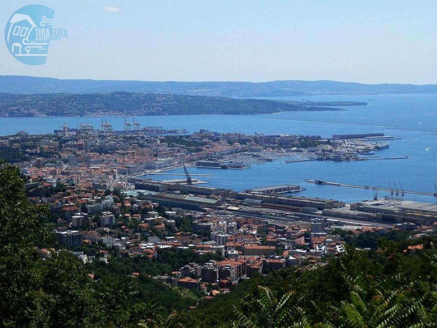 Basovizza 3 Chanel Tirabora Short Rent