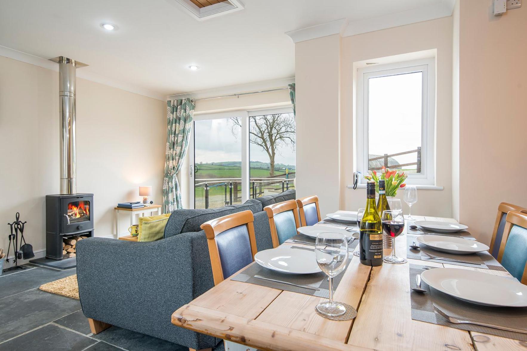 RURAL RETREAT WALES Indoor Hot Tub, Log Fire, Starry Skies, Woodland Walks